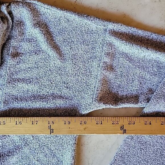 Simply Vera Wang sweater Size PS - Picture 8 of 9